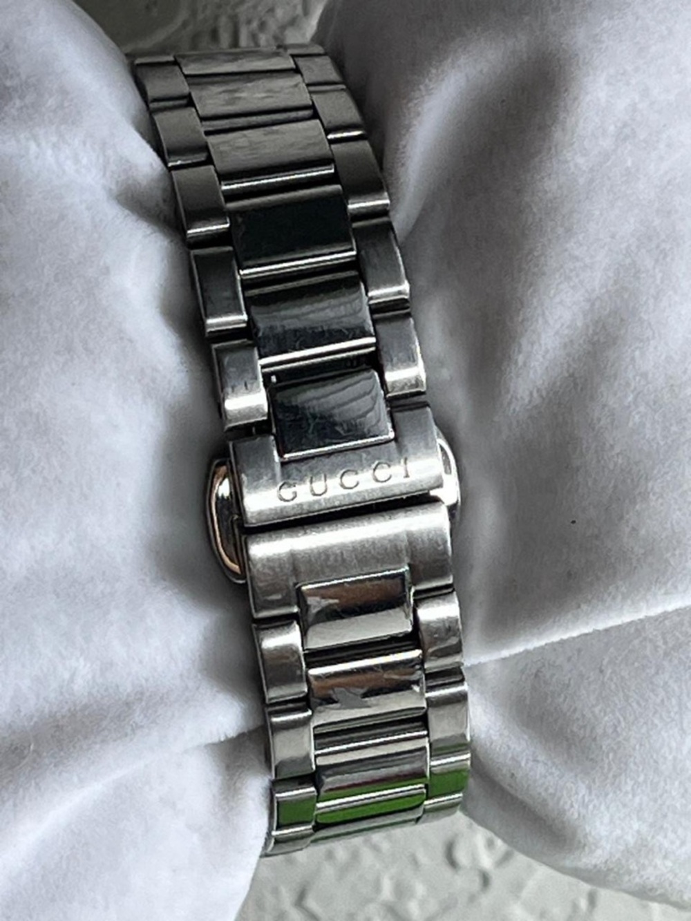 Gucci Silver Stainless Steel Watch with Mother-of-Pearl Cat Dial - Picture 7 of 16